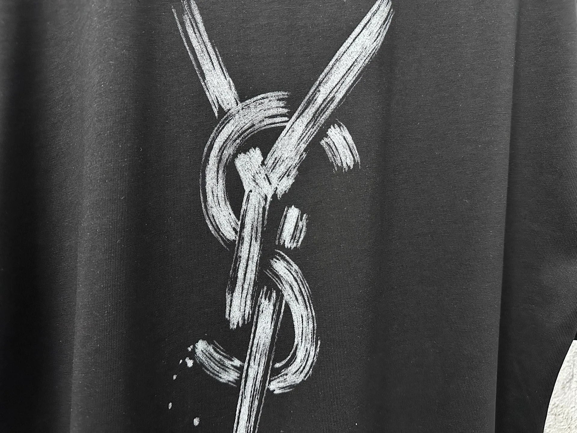 ￼ P85 【YSL】 Classiclogo t Classic 280 ! ， ，os ， ， Same Style。 ：Black，White Size：XS-L